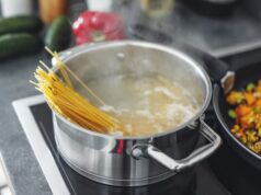 Приготовление подлива для макарон