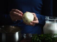 Молоко с луком: народное средство от простуды