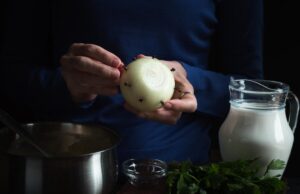 Молоко с луком: народное средство от простуды