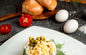 Оливье с красной рыбой: рецепт