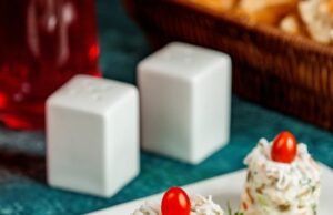 Селедка с плавленым сыром: Простой рецепт закуски