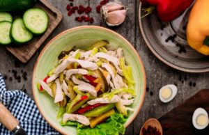 Рецепт вкусного салата из копченой курицы