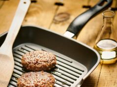 Жарим котлеты в духовке