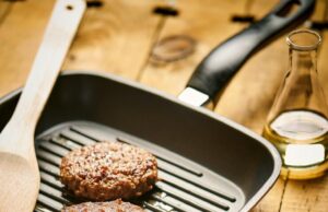 Жарим котлеты в духовке