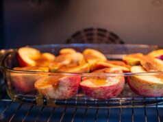 Яблоко печеное в микроволновке: простой рецепт