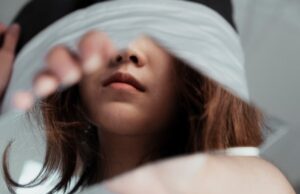 Разбитое зеркало во сне: толкование сна