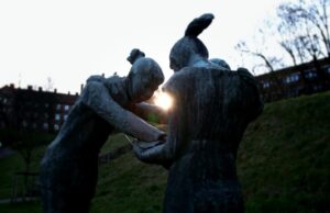 Сны о похоронах живого человека: толкование