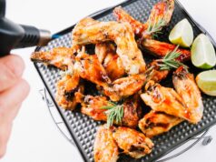 Обжаривание креветок на сковороде