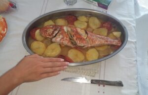 Навага с луком в духовке