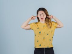 Горят уши: примета и ее значение