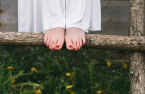 Примета чесания мизинца на левой ноге