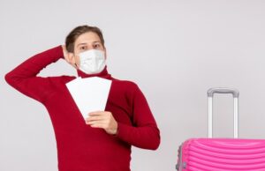 Пассажиры перед полетом на самолете