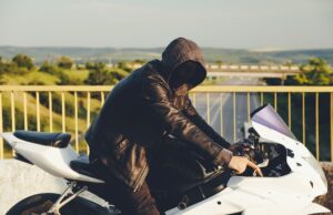 Снится угон мотоцикла: толкование сна