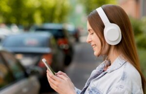 Беспроводные наушники: телефон распознает каждое ухо