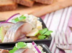 Селедка с луком и уксусом: простой рецепт