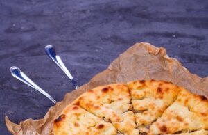 Хачапури с сыром и зеленью