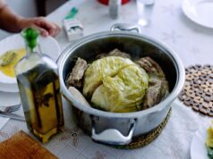 Капуста с мясом в казане: тушим по-вкусно