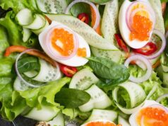 Салат из копченой курицы и яйца