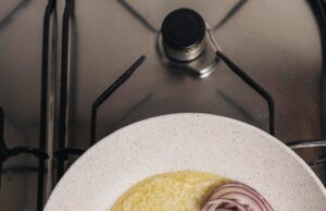 Свекольный салат с чесноком и майонезом