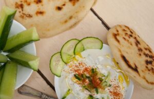 Классический греческий дзадзики с йогуртом