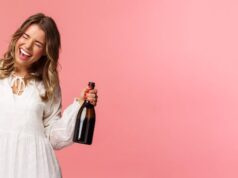 Бутылка шампанского во сне женщины