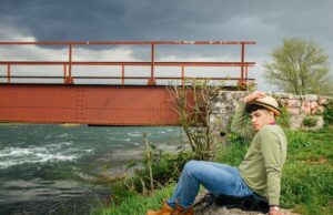 Сон о дамбе с водой: толкование и значение