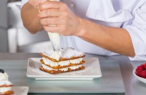 Бисквитные пирожные со сливочным кремом