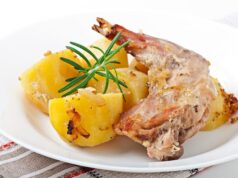 Свинина в духовке с сметанным соусом