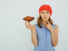 Тараканы в еде: значение сна