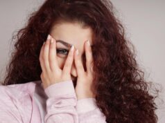 Примета: чешется левый глаз у женщин