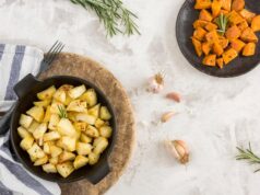 Тушеная картошка в сметане в духовке