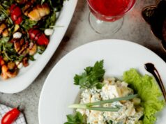 Салат с копченой курочкой: рецепт вкусного блюда