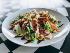 Грибной салат с ветчиной и сыром