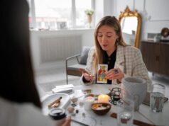 Почему он избегает меня: онлайн-гадание