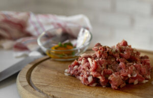 Как приготовить мясо для собак на месяц вперед