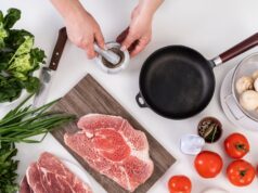 Свинина с овощами на сковороде