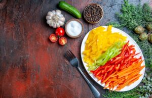 Зимний салат из помидоров, риса и моркови