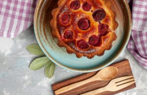 Легкий пирог с вареньем в духовке