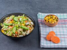 Салат из кукурузы, крабовых палочек и капусты