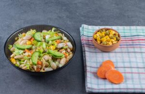 Салат из кукурузы, крабовых палочек и капусты