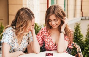 Оригинальные способы записать подругу в контактах