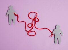 Перевернутая 9 Жезлов: Влияние на Отношения