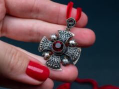 Мальтийский крест: значение символа в украшениях