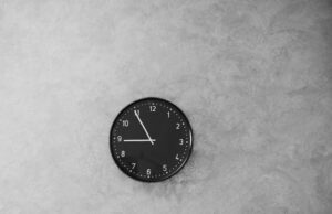 Сон об увольнении с работы: толкование и советы