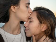 Сны о поцелуе с мамой: толкование