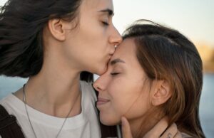 Сны о поцелуе с мамой: толкование