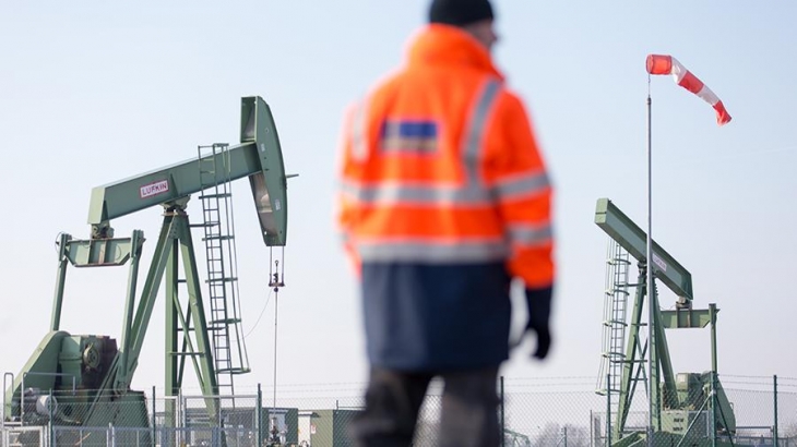 Мировые цены на нефть рухнули на 31%