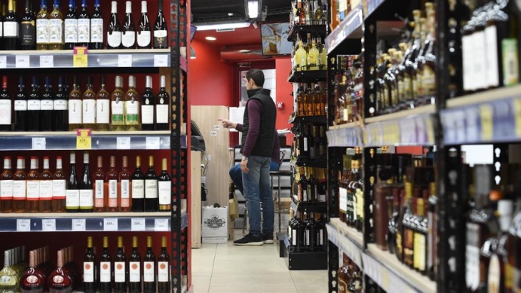 В Минздраве поддержали решение ряда регионов РФ запретить продажу алкоголя
